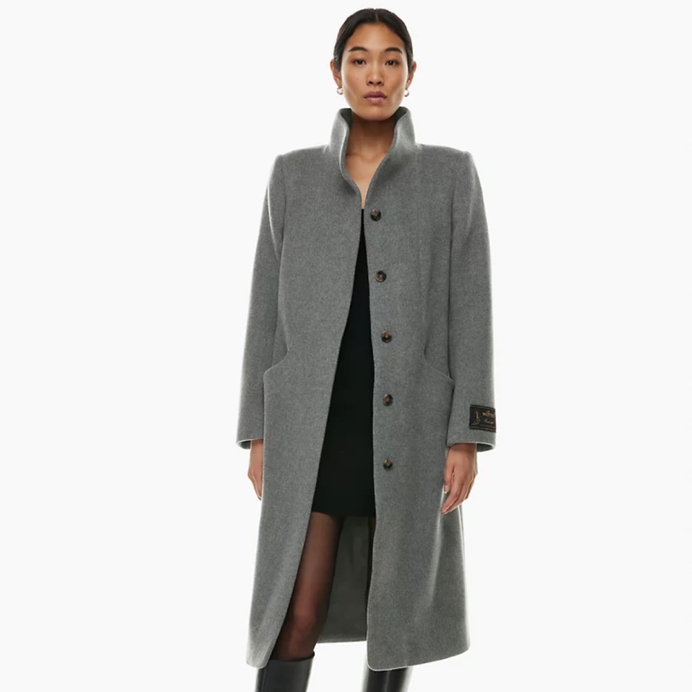 The Cocoon Long Coat- Wilfred
Streamlined Italian wool and cashmere coat